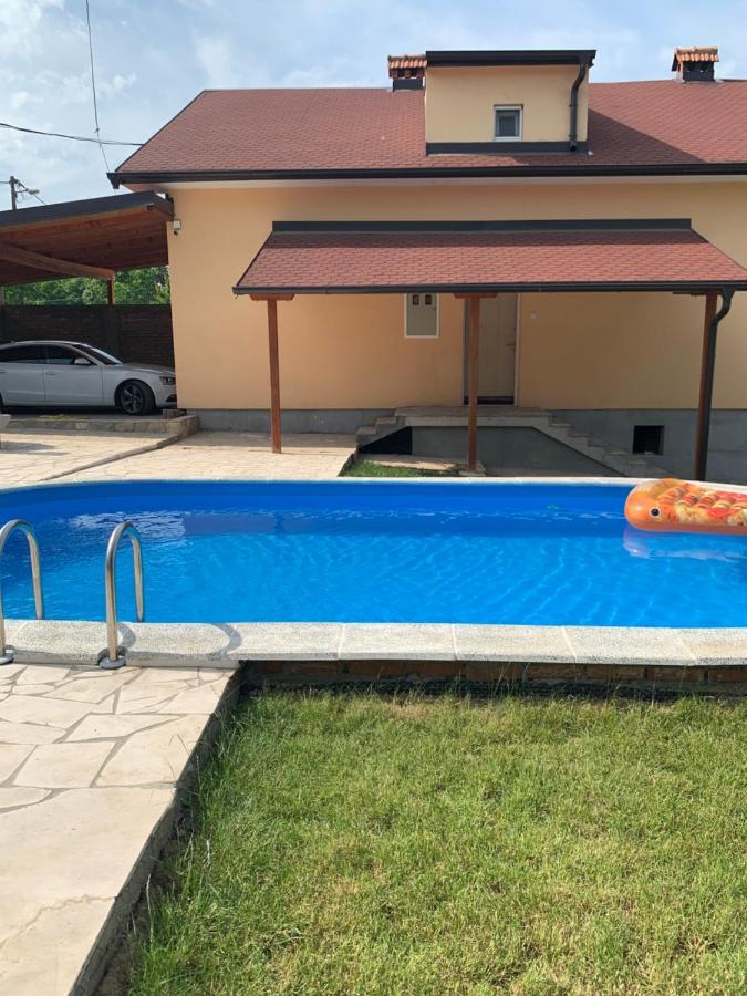 Mika'S Poolhouse Villa Belgrade Exterior photo